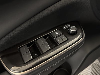 2025 Toyota CROWN SIGNIA XLE