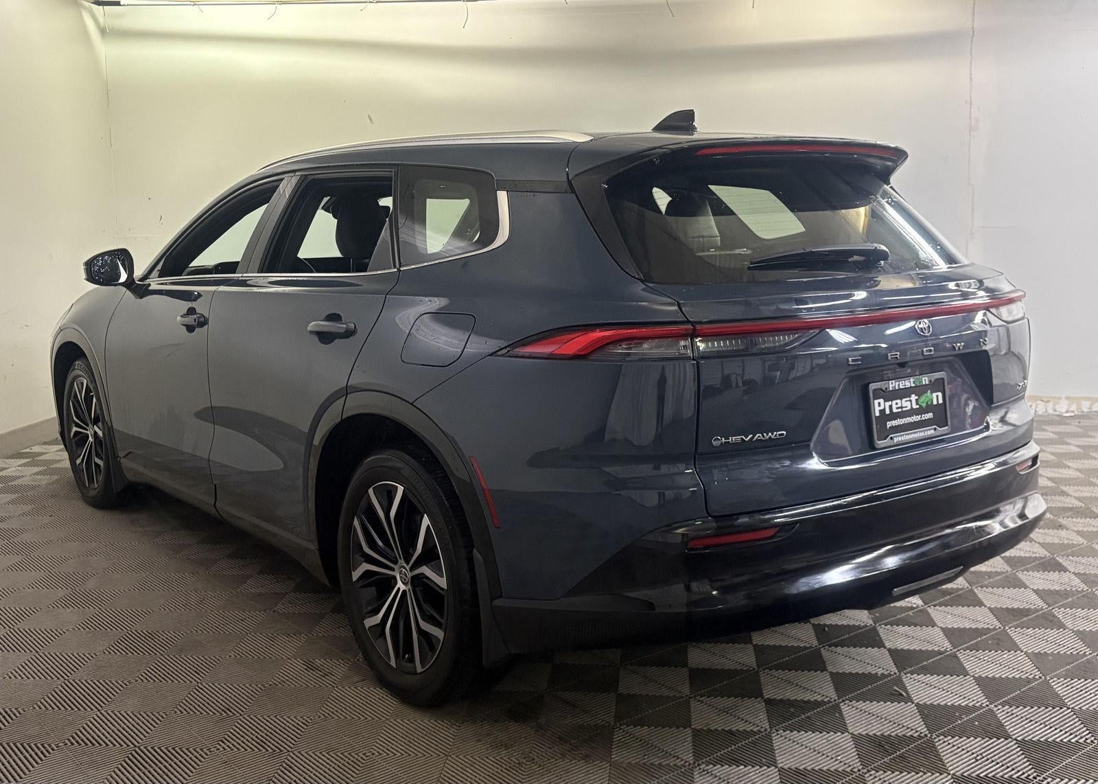 2025 Toyota CROWN SIGNIA XLE