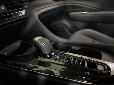 2025 Toyota CROWN SIGNIA XLE