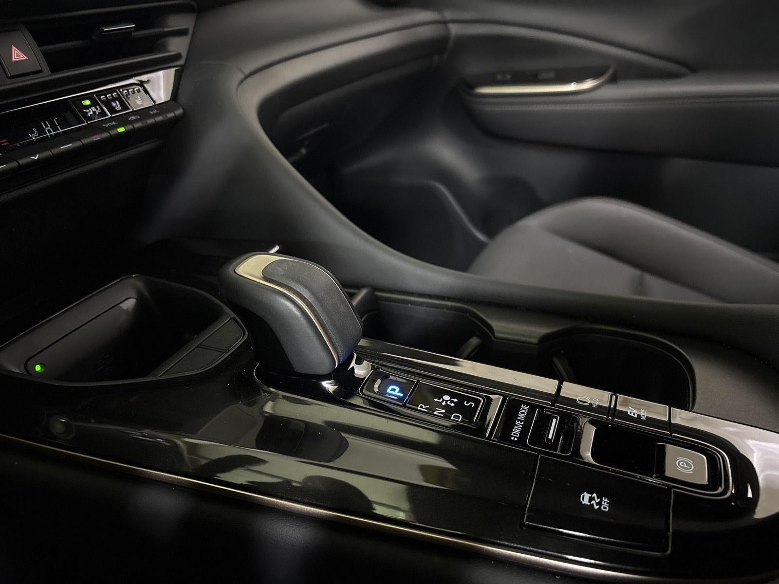 2025 Toyota CROWN SIGNIA XLE