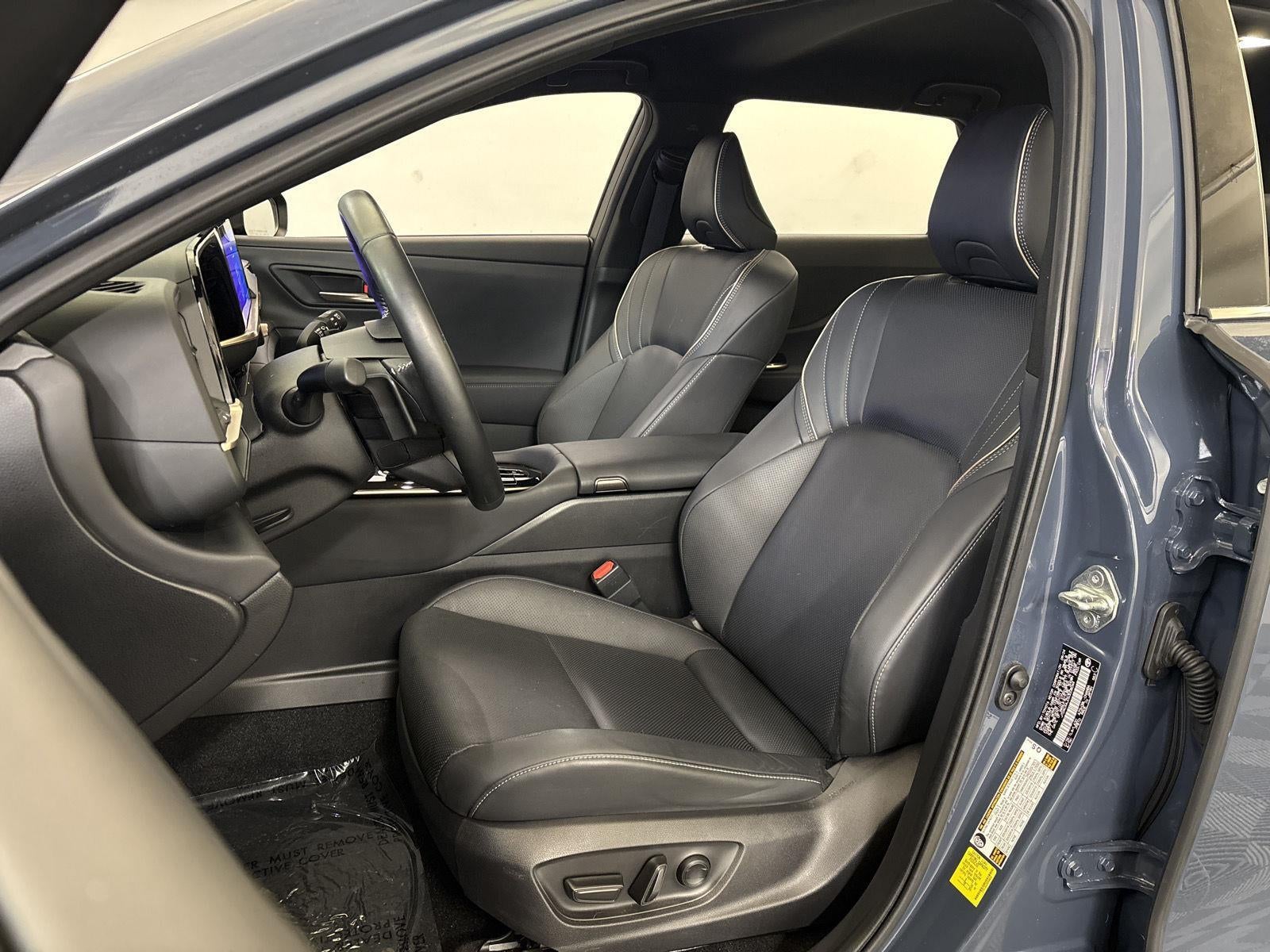 2025 Toyota CROWN SIGNIA XLE