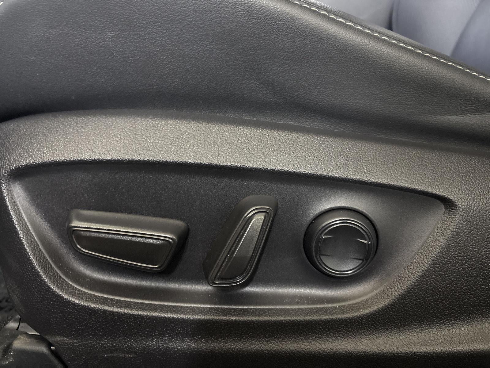 2025 Toyota CROWN SIGNIA XLE