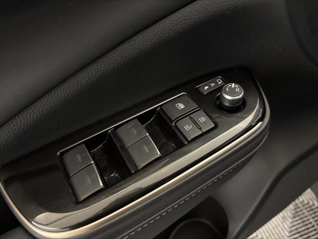 2025 Toyota CROWN SIGNIA XLE