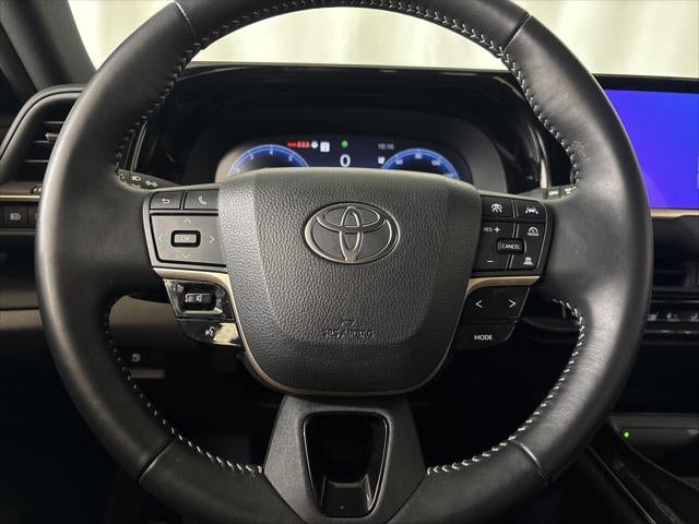 2025 Toyota CROWN SIGNIA XLE