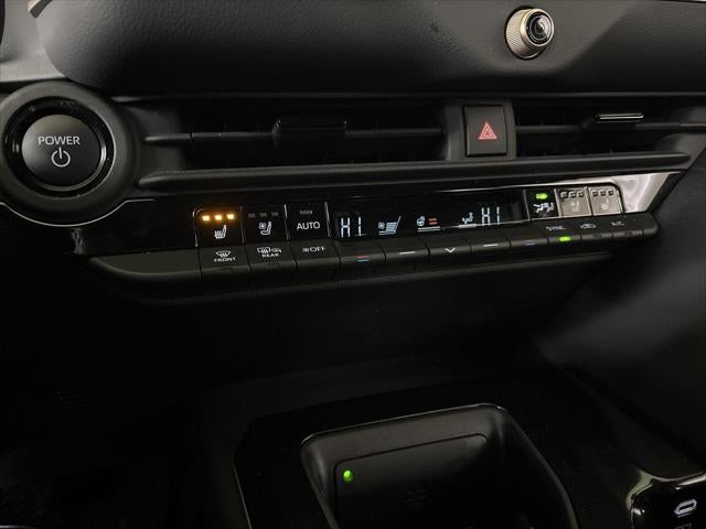 2025 Toyota CROWN SIGNIA XLE