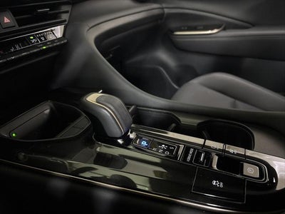 2025 Toyota CROWN SIGNIA XLE