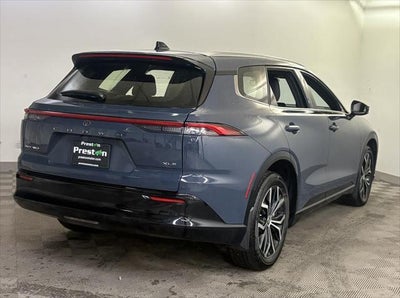 2025 Toyota CROWN SIGNIA XLE