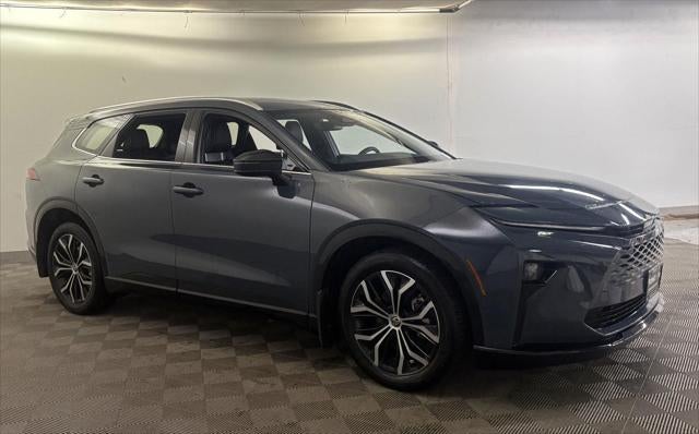 2025 Toyota CROWN SIGNIA XLE