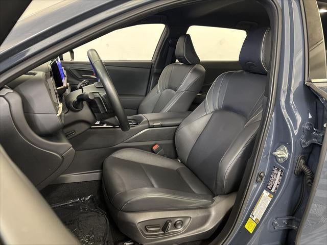 2025 Toyota CROWN SIGNIA XLE