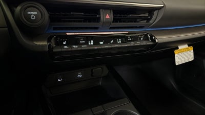2027 Toyota Prius Xle DG,EE,FE,SR