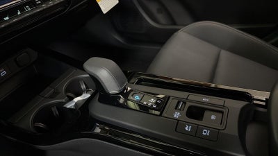 2027 Toyota Prius Xle DG,EE,FE,SR