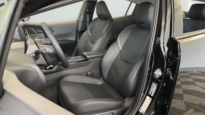 2027 Toyota Prius Xle DG,EE,FE,SR