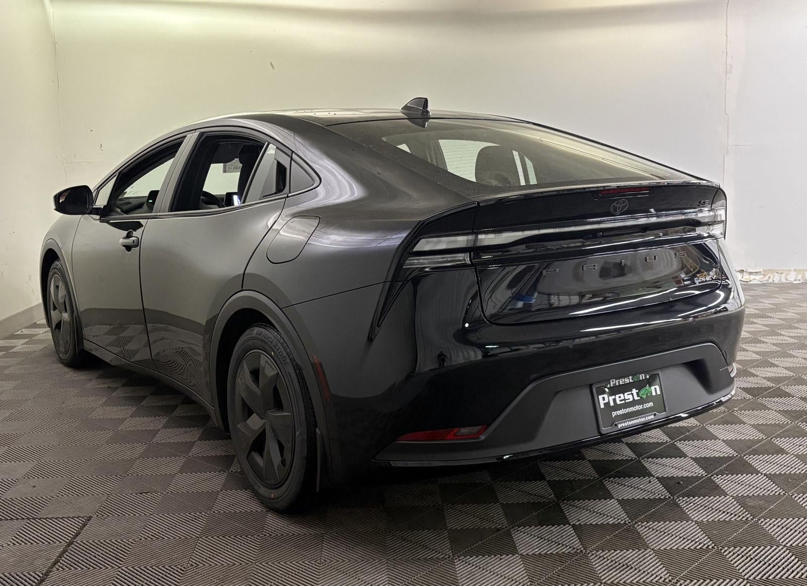 2026 Toyota Prius Plug-in Hybrid SE