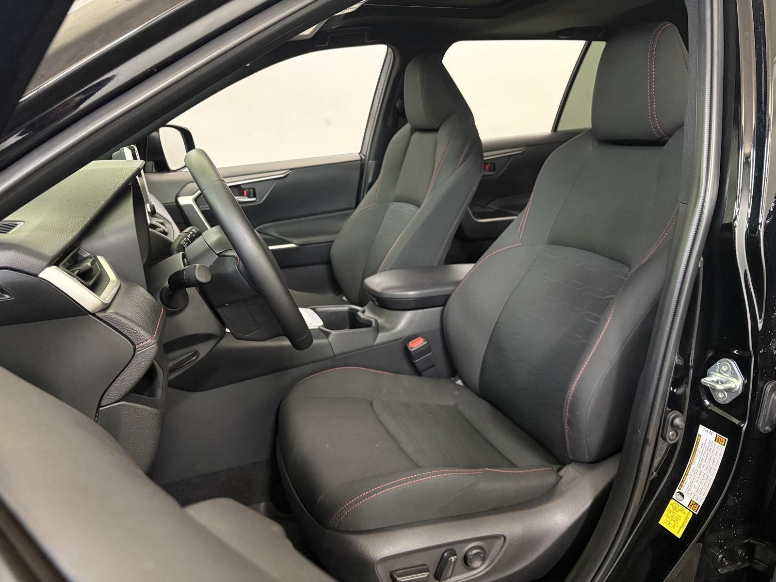 2025 Toyota RAV4 SE AWD SE