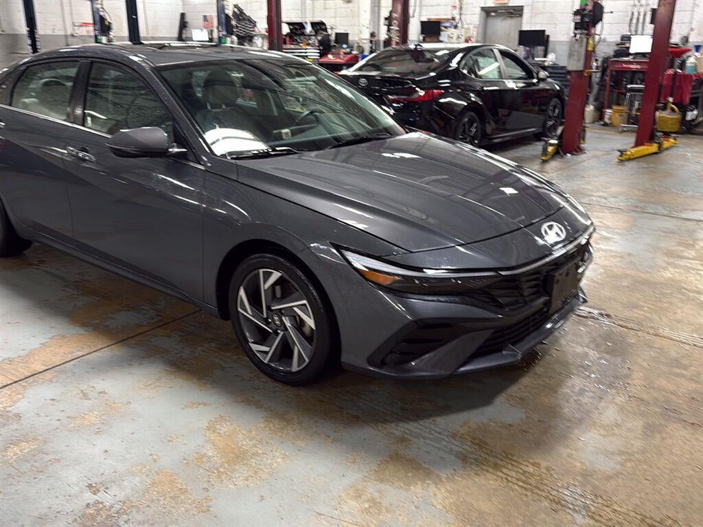 2024 Hyundai Elantra Hybrid Limited