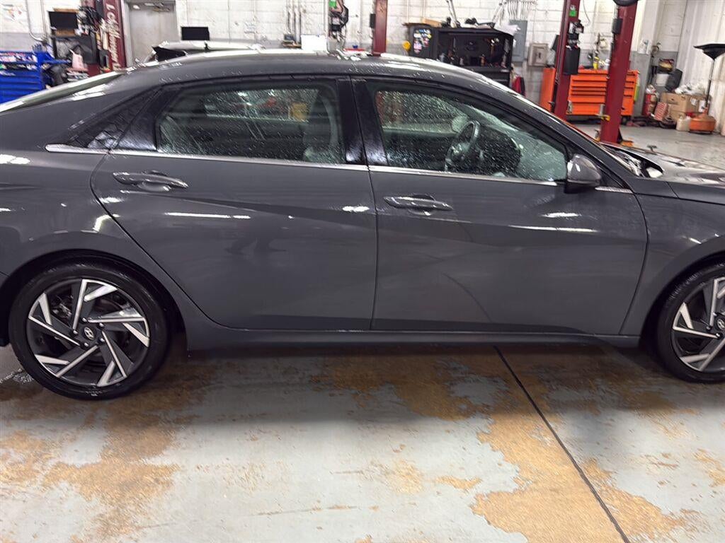 2024 Hyundai Elantra Hybrid Limited