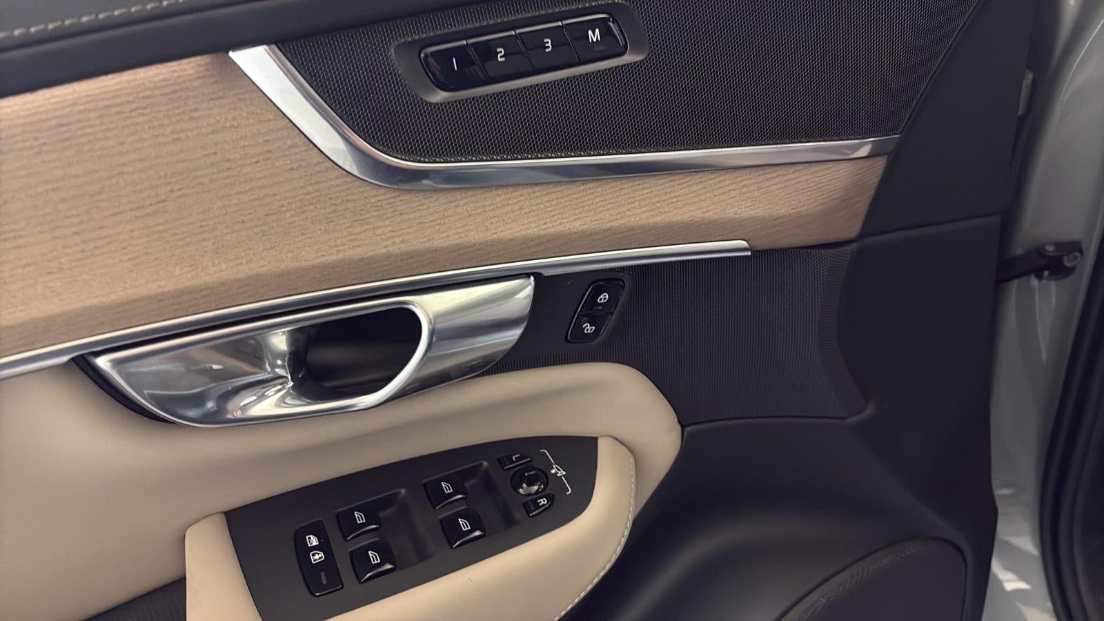 2025 Volvo XC90 Plus